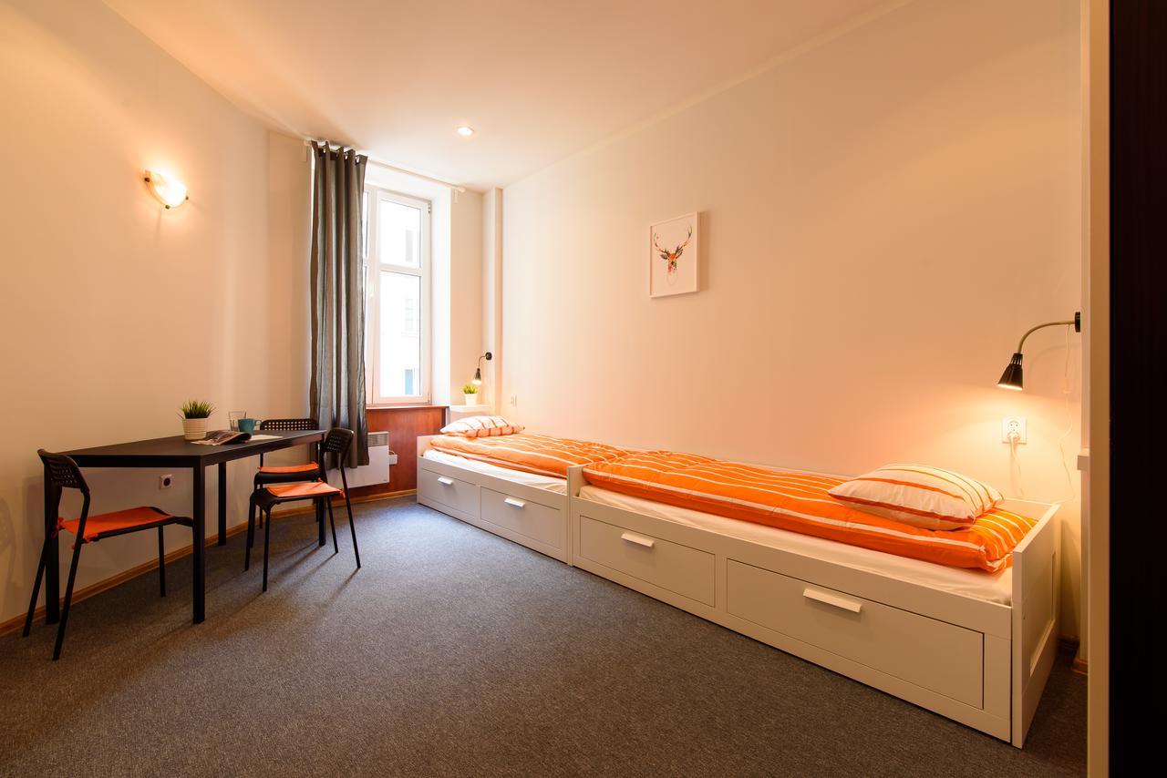 Constitution Square Rooms Варшава Екстер'єр фото